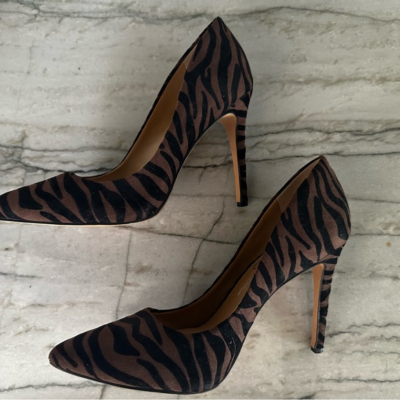 Jessica Simpson Black and Brown Pump - Picture 4 of 6